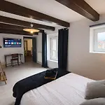 Spacious 4 Billiards, Chic And Friendly Atmosphere *