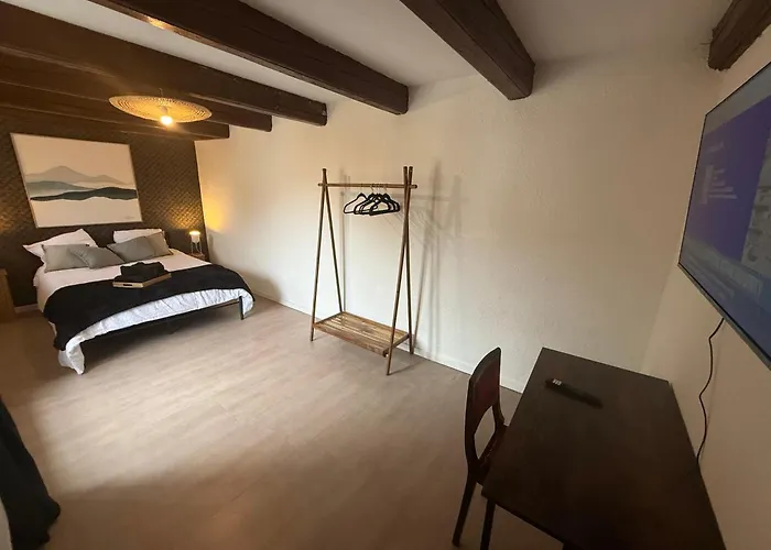 Apartment Spacious 4 Billiards, Chic And Friendly Atmosphere *