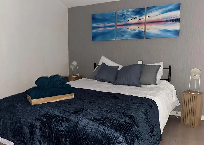 Spacious 4 Billiards, Chic And Friendly Atmosphere Apartment