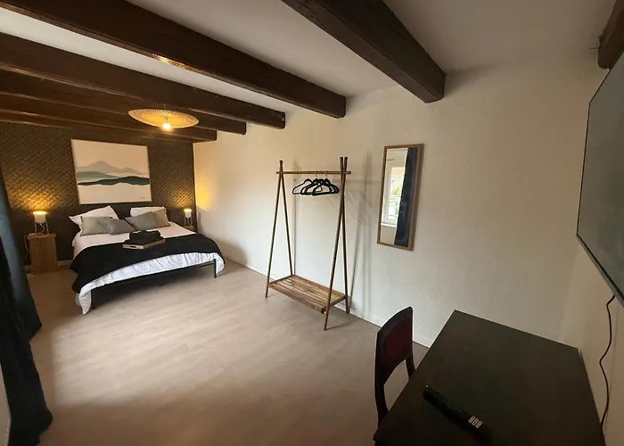 Spacious 4 Billiards, Chic And Friendly Atmosphere