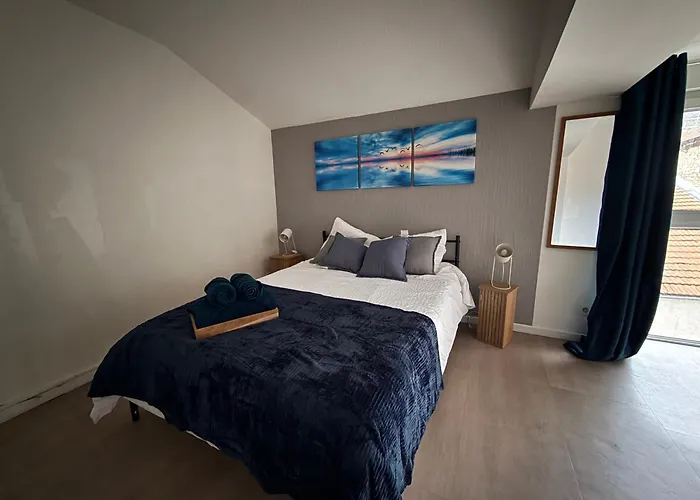 Spacious 4 Billiards, Chic And Friendly Atmosphere Apartment *