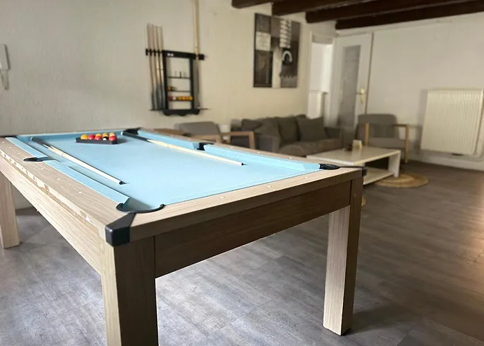 Spacious 4 Billiards, Chic And Friendly Atmosphere Apartment *