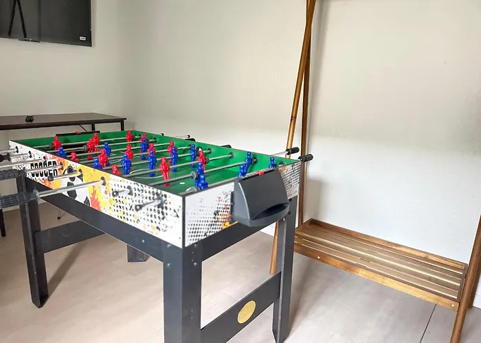 Spacious 4 Billiards, Chic And Friendly Atmosphere Apartment