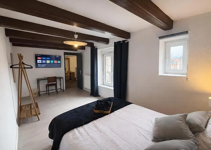 Spacious 4 Billiards, Chic And Friendly Atmosphere *